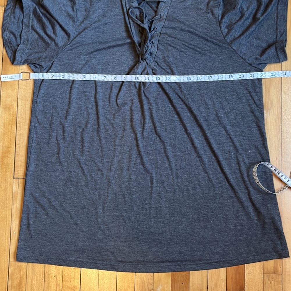 SHEIN Top - Picture 7 of 9